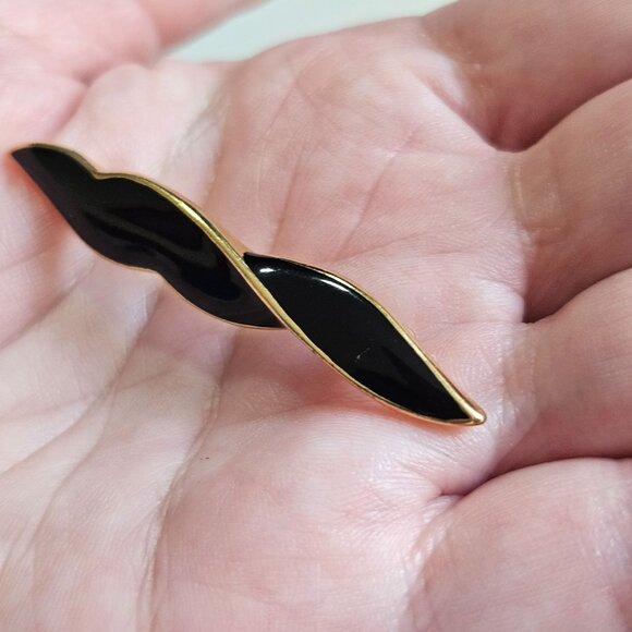 Gold plated black enamel brooch - Picture 2 of 10